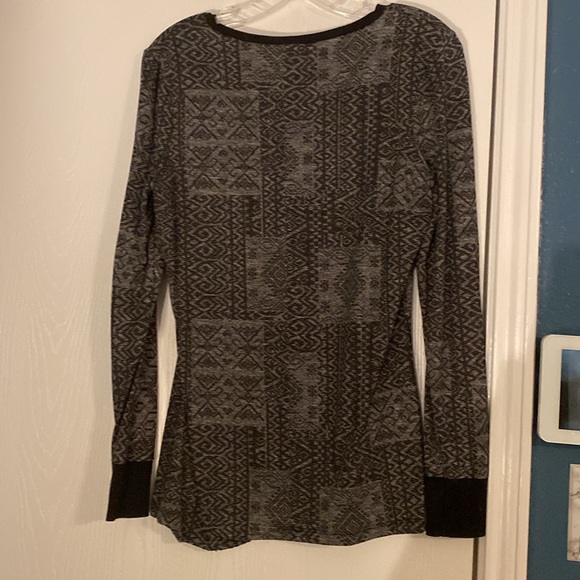 BKE fitted long sleeve top size Large - Picture 5 of 5